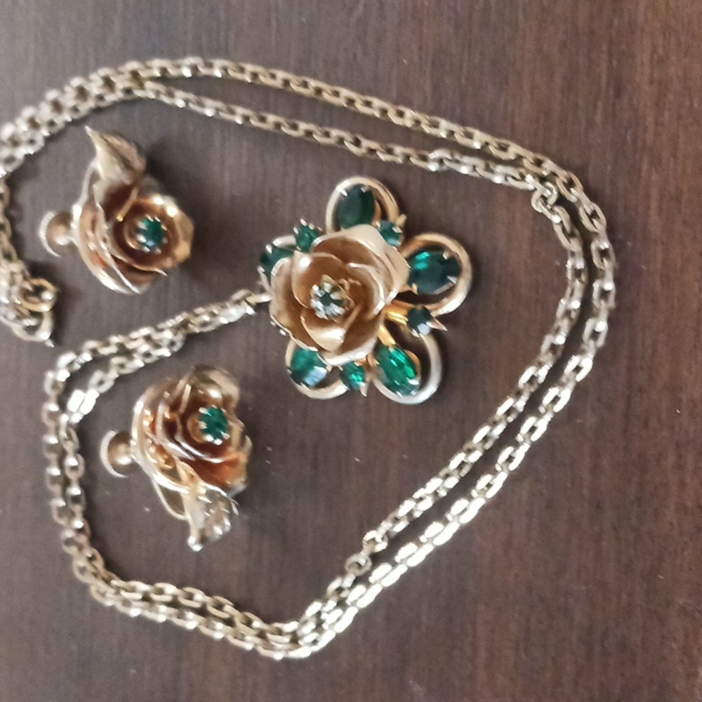 Vintage Coro necklace and earring set Goldtone,green
